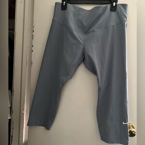 Nike Women's Plus 1X cropped Leggings